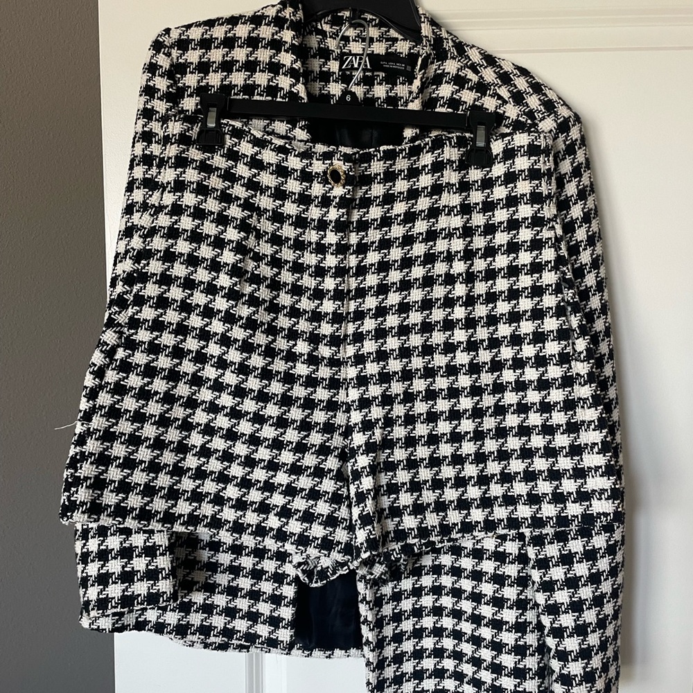 Zara Women's Black and White Jacket